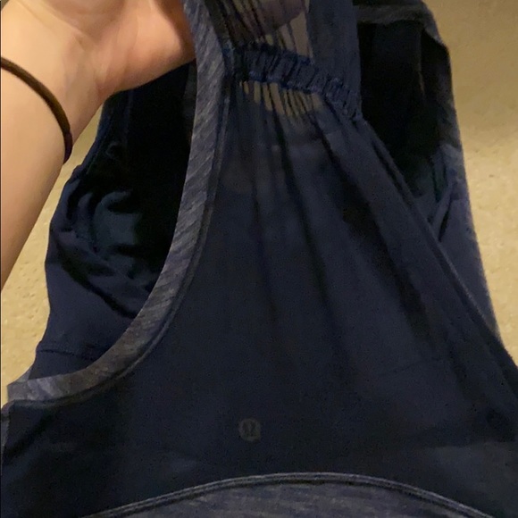 Navy built in bra lulu lemon tank - Picture 4 of 8